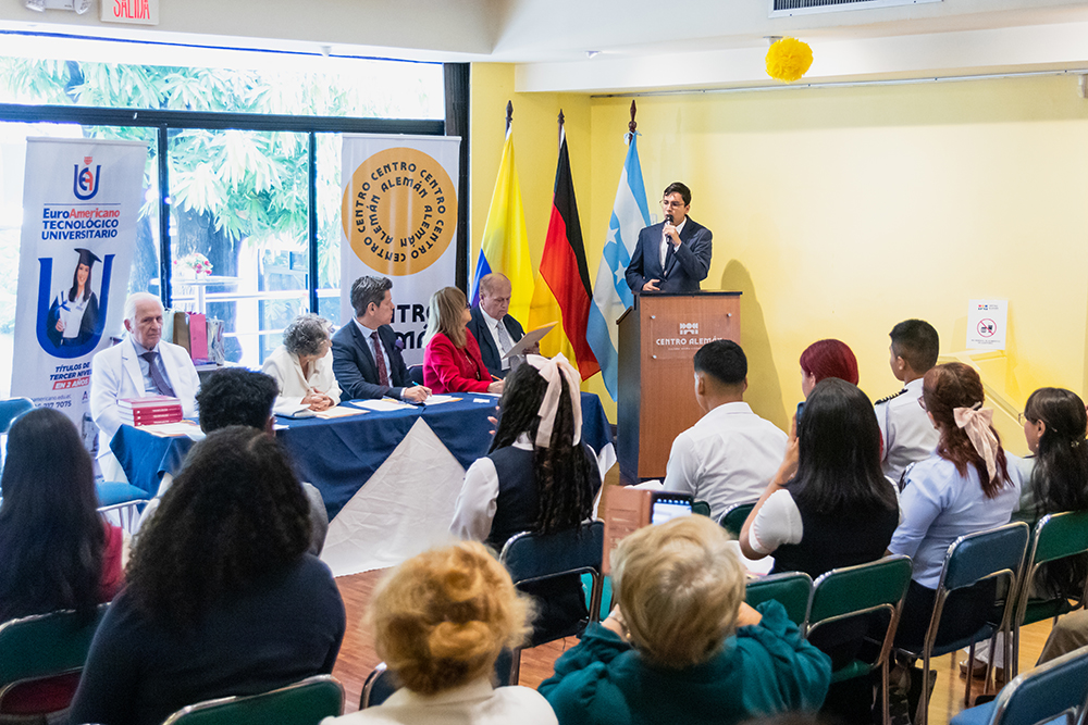 EuroAmericano presente en concurso Intercolegial de Oratoria